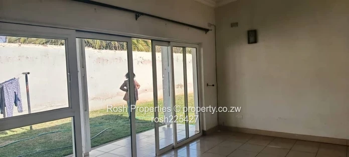**Charming 2-Bedroom Garden Flat with Borehole in Mabelreign**