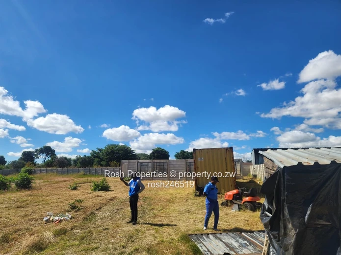 Walled Zimre Park Garage 2,300 m² with Borehole